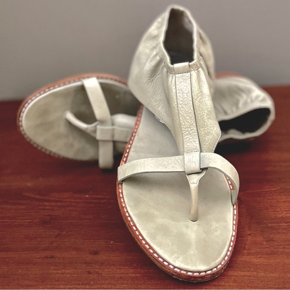 Botkier Shoes - Botkier - Vintage - Ruffle Thongs from Early Collection - Size 9